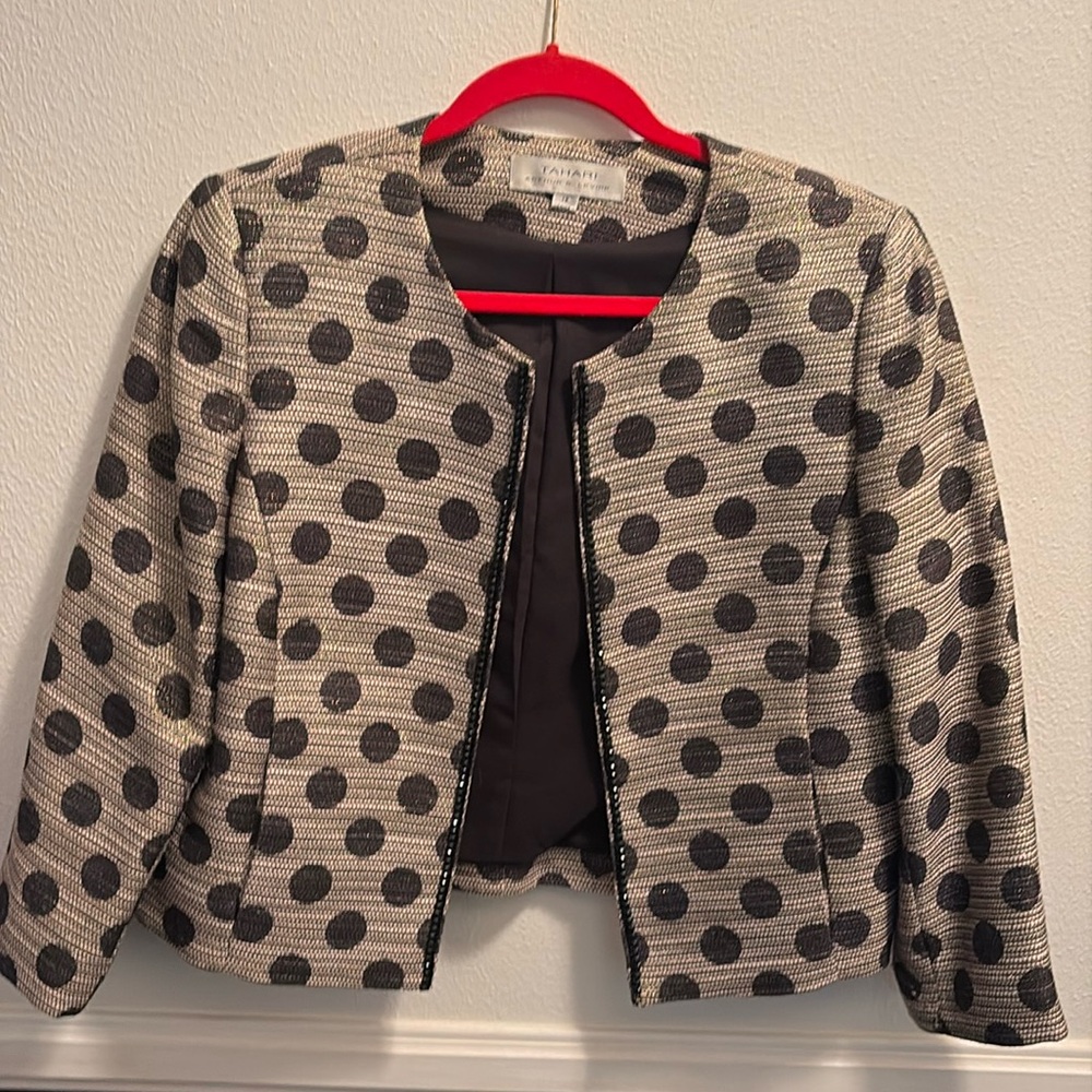 Tahari size 12 suit jacket.
